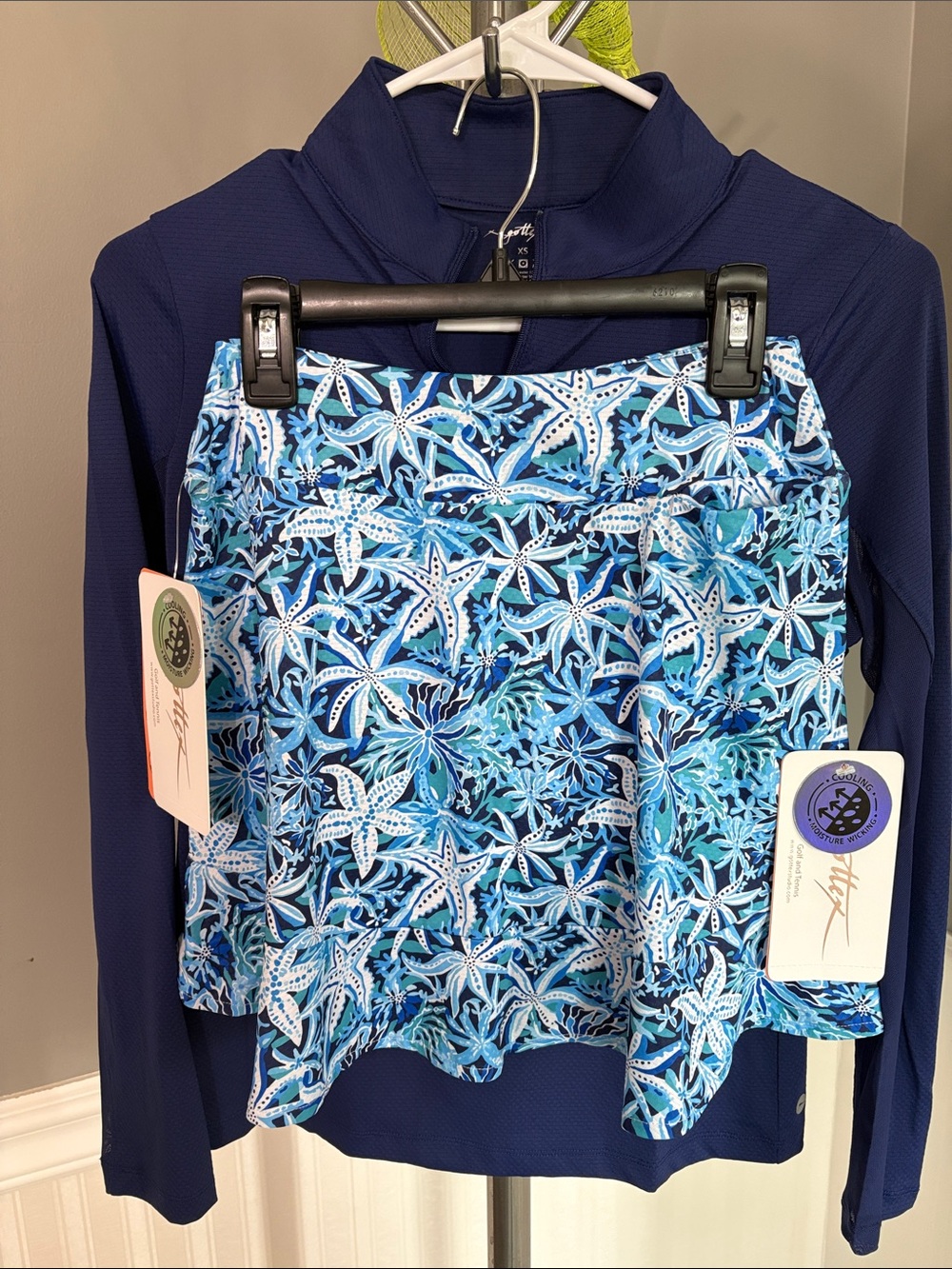 Women’sBlue Starfish Print Skort AND moisture wicking jacket-golf or tennis XS
